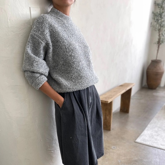 Le Bon Shoppe Elise Sweater in Heather Grey - Picture 2 of 6